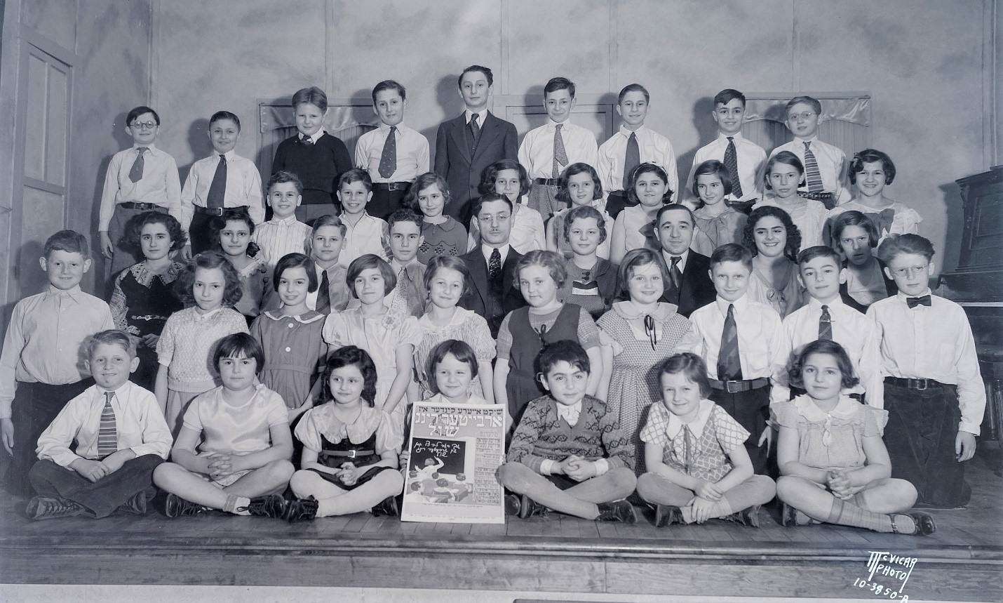 Students from the Workmen’s Circle School, Madison, 1933.