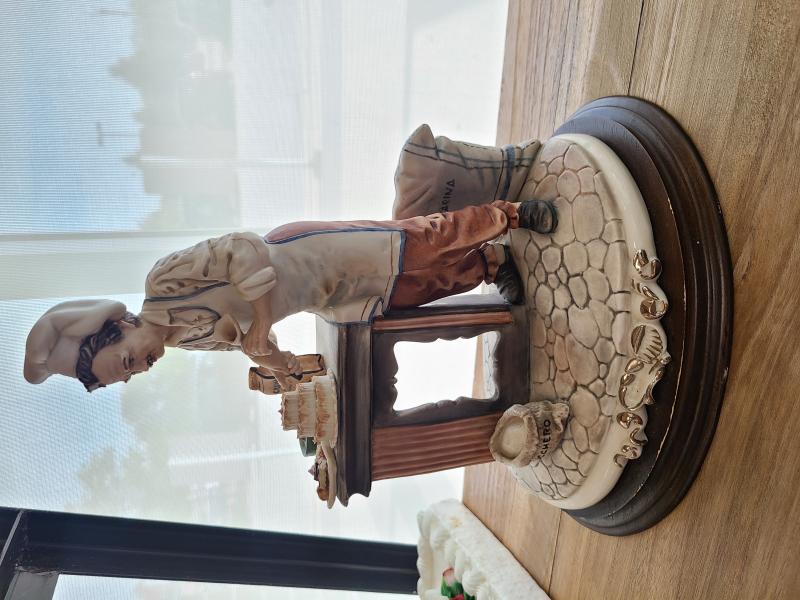Photo of baker ceramic statue in Lane's Bakery