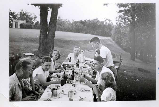 Herling family picnic, Reservoir Park, 1947