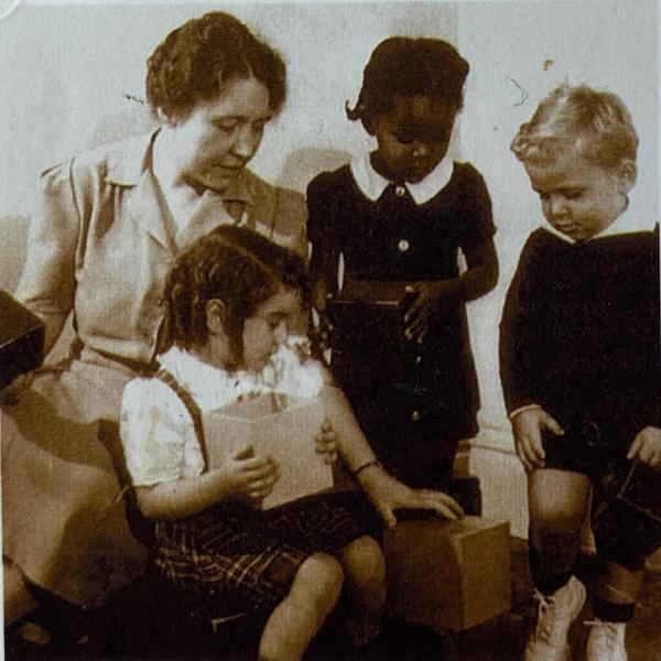 Mary Lee Griggs and Children with Blocks, Madison, 1941